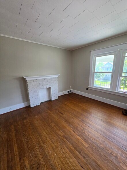 Building Photo - 339 Crestwood Ave