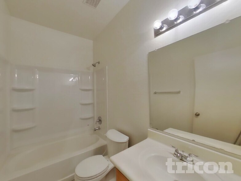 Building Photo - 442 E Cheyenne Rd