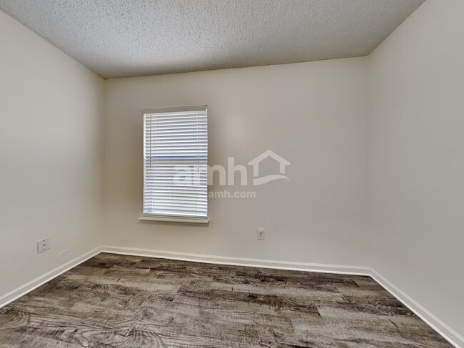 Building Photo - 14249 Fish Eagle Dr E