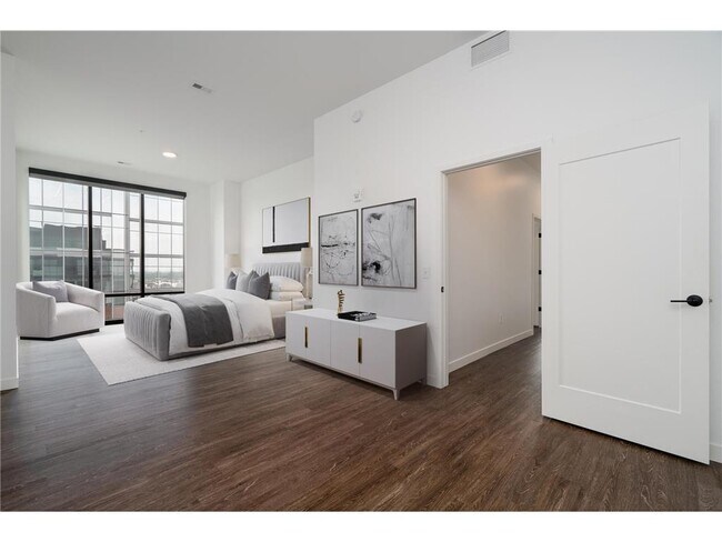 Building Photo - 270 Hennepin Ave