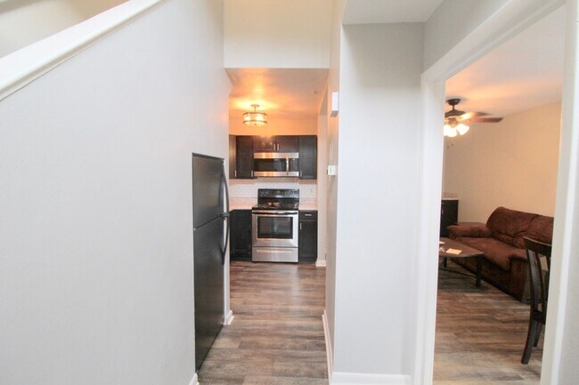 Building Photo - 1384 Bradley Dr