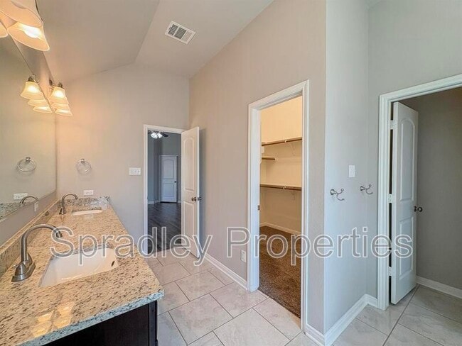 Building Photo - 1131 Kiskadee Branch Dr