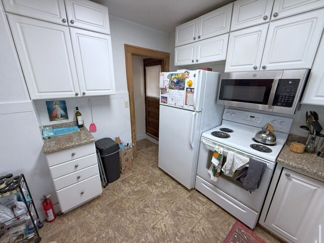 Building Photo - 1128 Bowen Ct