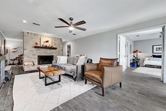 Building Photo - 11133 Pinehurst Dr