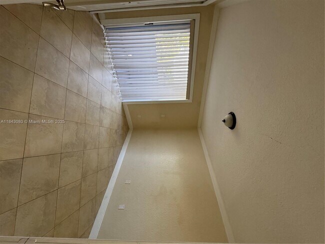 Building Photo - 2740 W 76th St