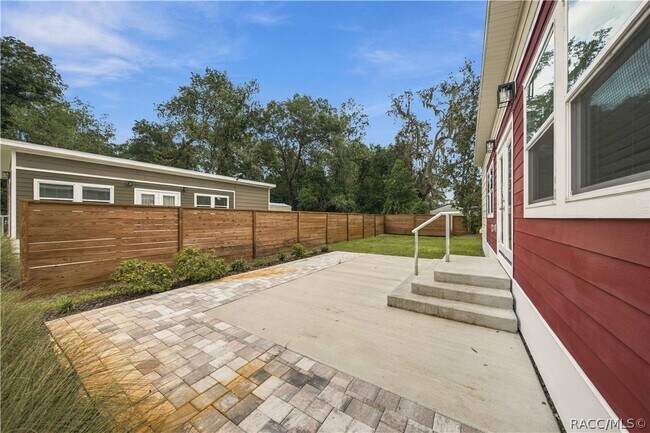 Building Photo - 9302 E Sycamore Pl