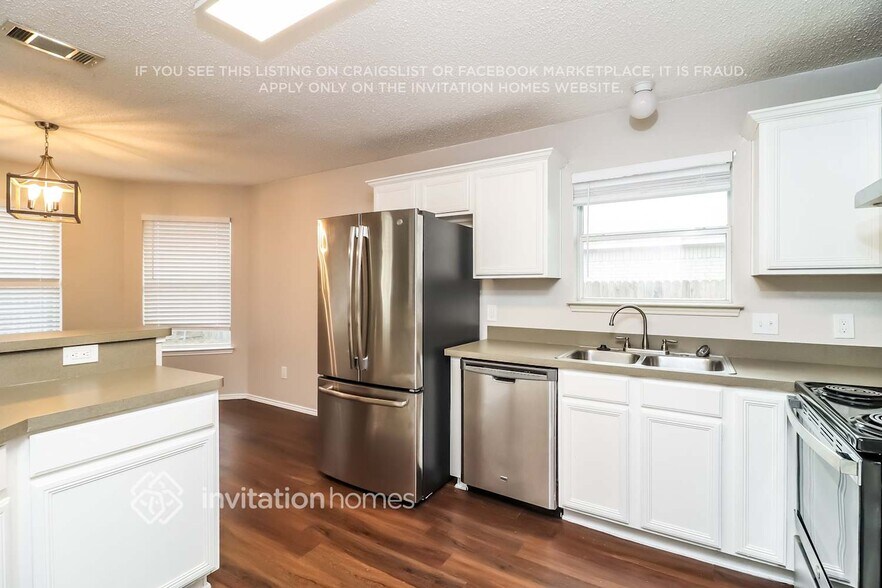 Building Photo - 944 Carlin Ln