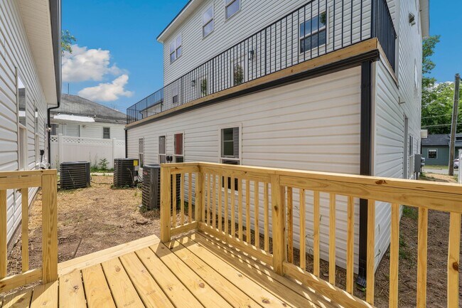 Building Photo - 711 Gerard St