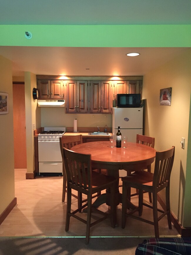 Fully equipped and easy to cook kitchen - 67 Mountainside Dr