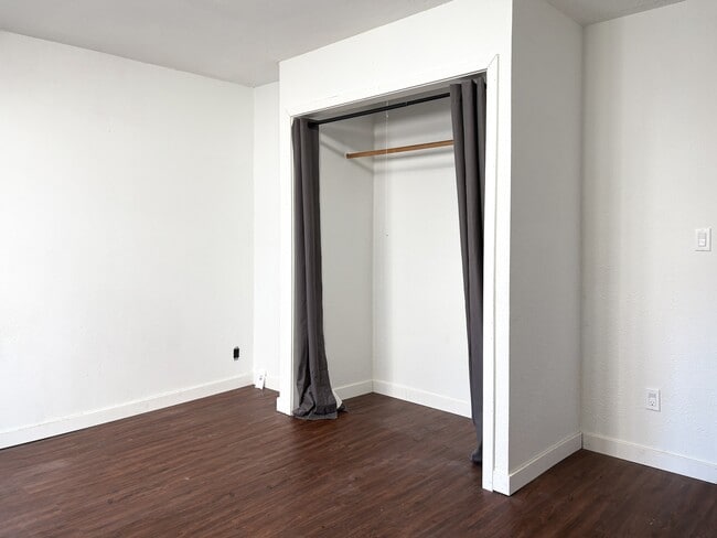 Building Photo - 2519 W Monument St