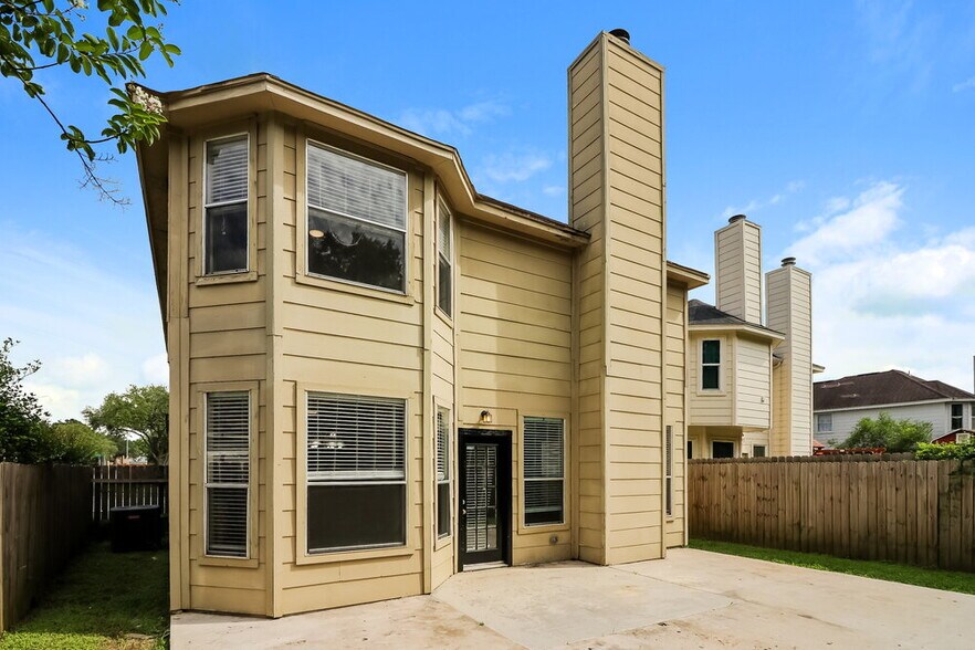 Building Photo - 3310 Tenaha Dr