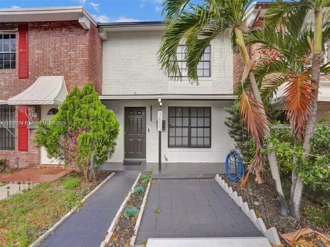 Building Photo - 3603 Townhouse Ct