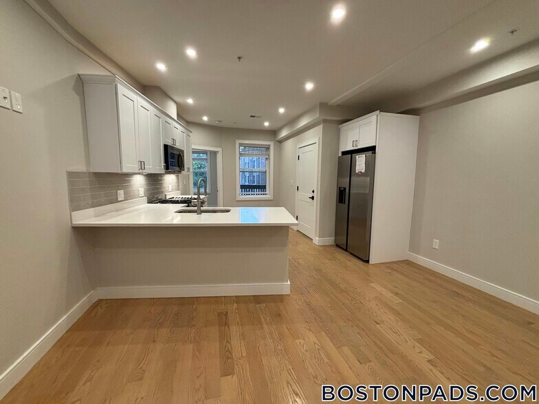 Building Photo - 161 Allston St