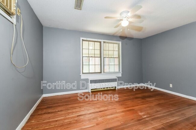 Building Photo - 633 S Greensboro St