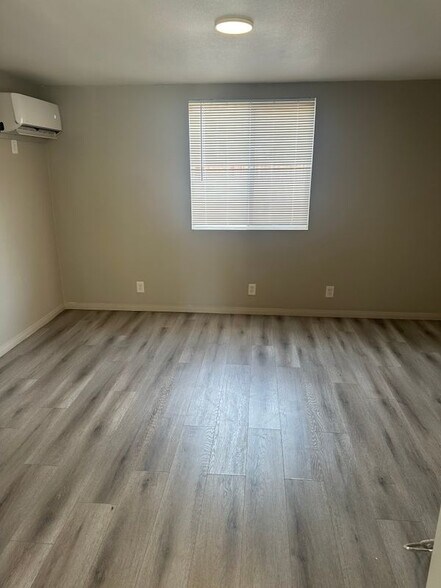 Building Photo - 931 E 6th St