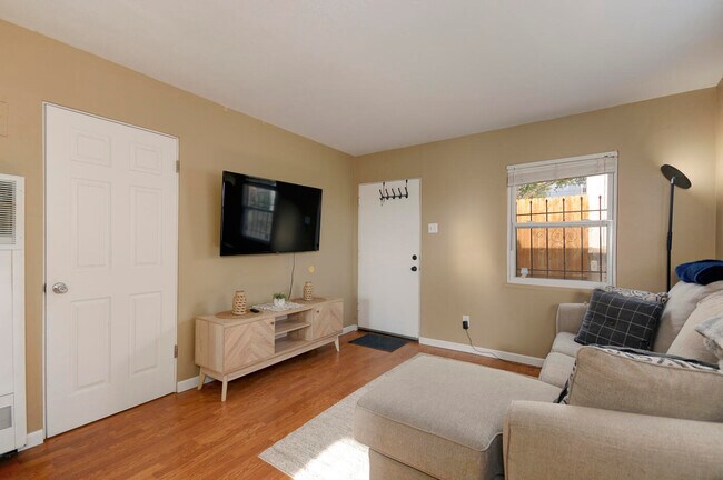 Building Photo - 1616 Coal Ave SE