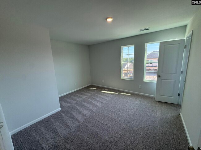 Building Photo - 3081 Hallsdale Dr