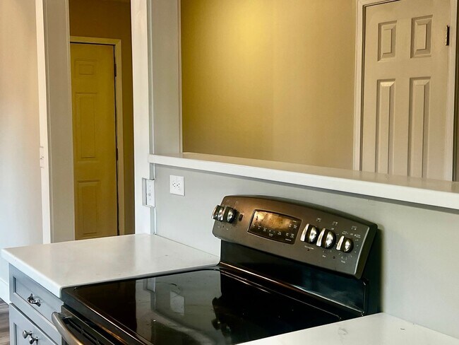 Building Photo - 95 Oakwood Dr