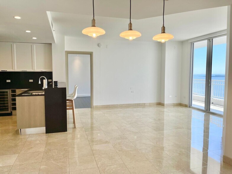 Building Photo - 801 Brickell Key Blvd