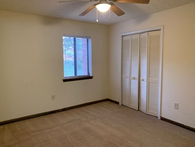 Building Photo - 1 Bedroom condo- Steps away from UGA! Available early August 2026