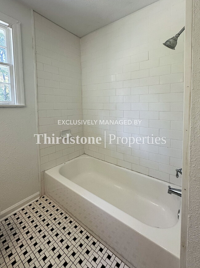 Building Photo - 1216 Hamilton St