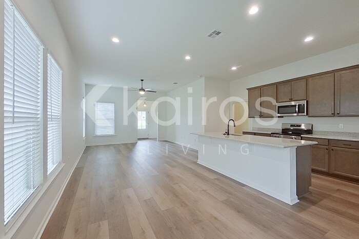 Building Photo - 206 Carencro St