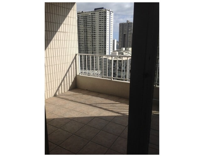 Building Photo - One Bedroom condo. Excellent Location (utilities Included)