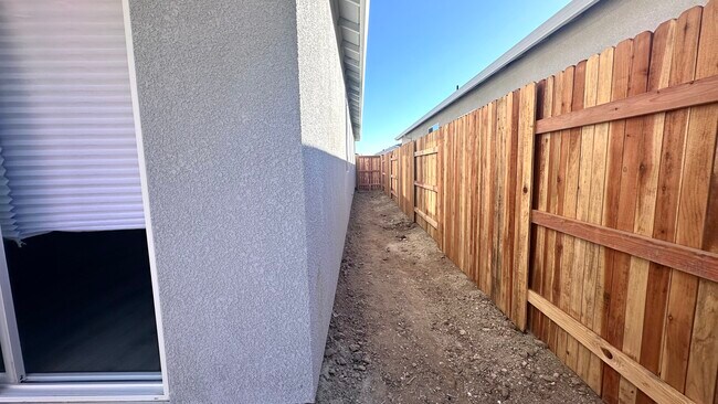 Building Photo - 8024 Pasadena Dr