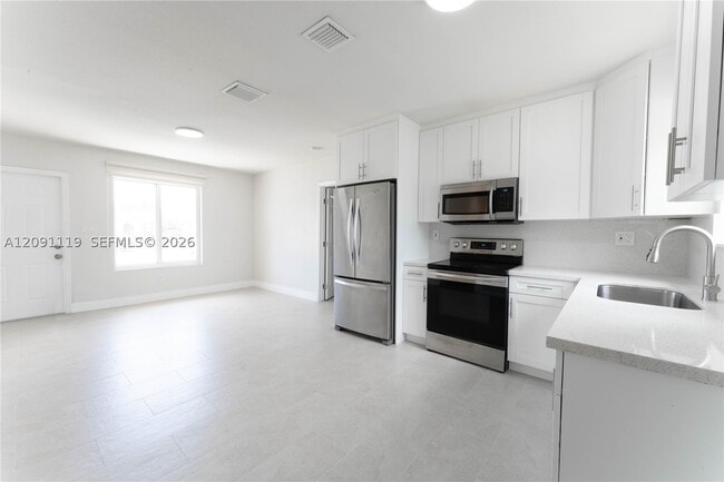 Building Photo - 10825 SW 221st St Rd