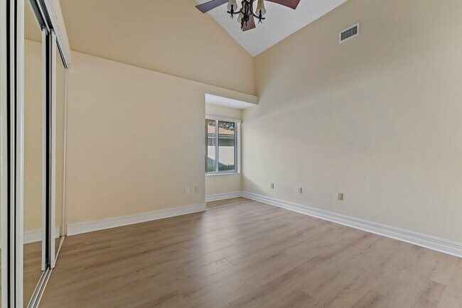 Building Photo - 118 Knoll Way
