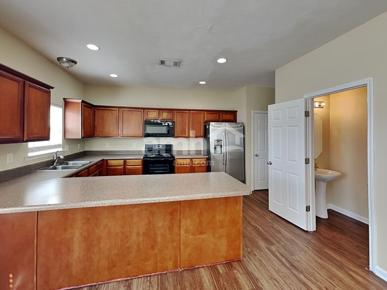 Building Photo - 256 Neal Ave