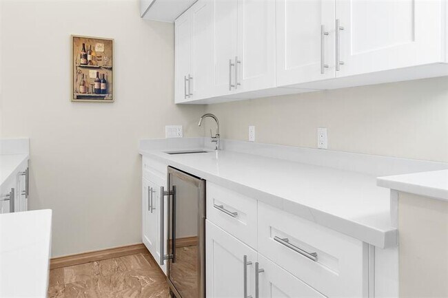 Building Photo - 18 Nurmi Dr