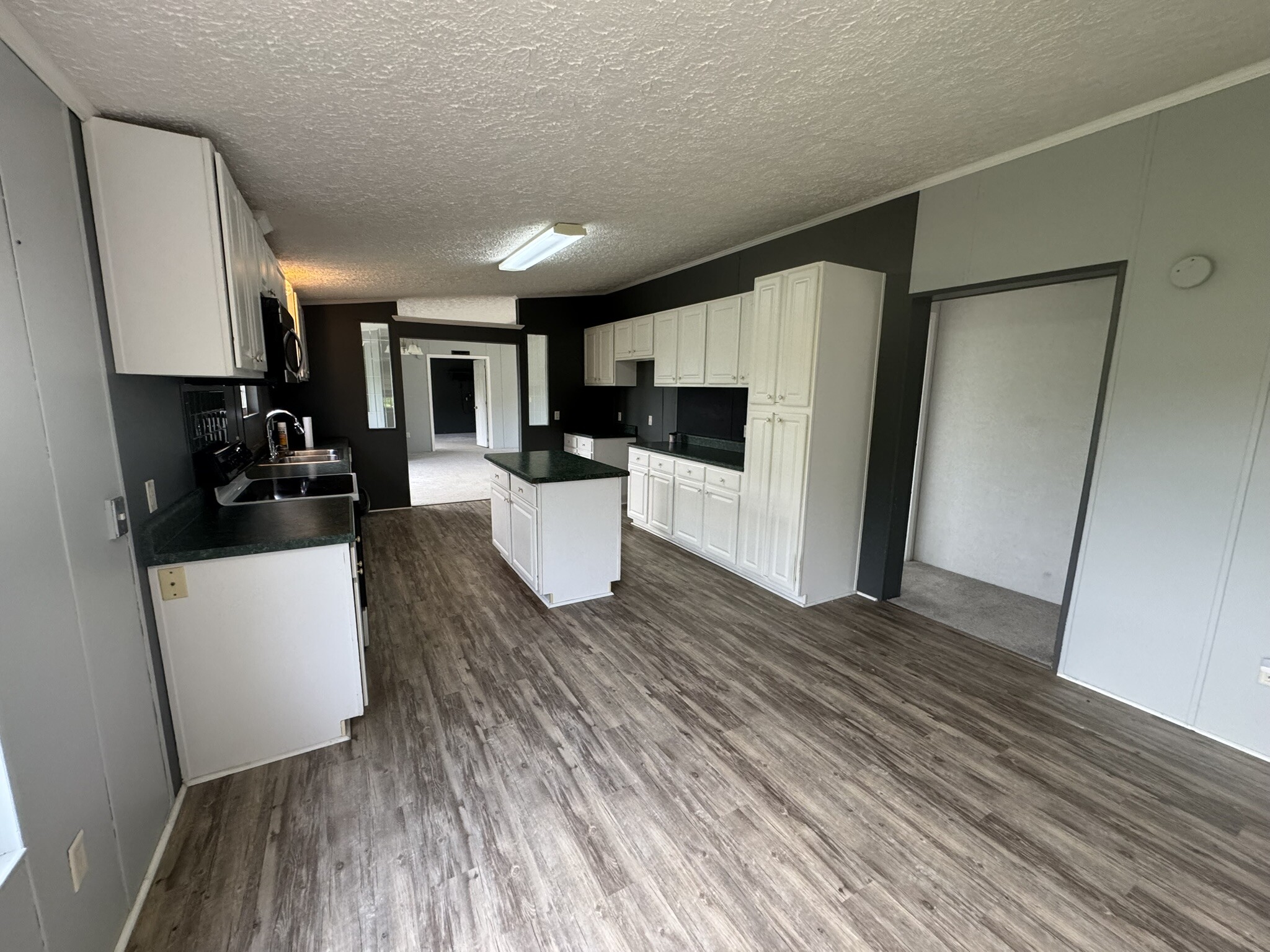 Building Photo - 8909 Garrison Dr
