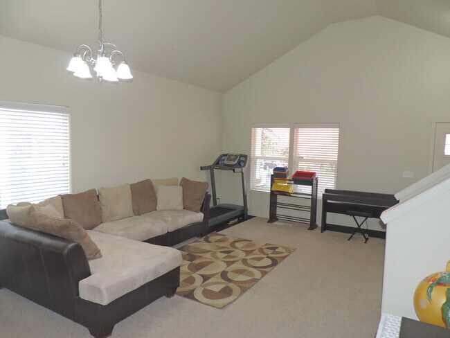 Building Photo - 10690 NW Jordan Ln