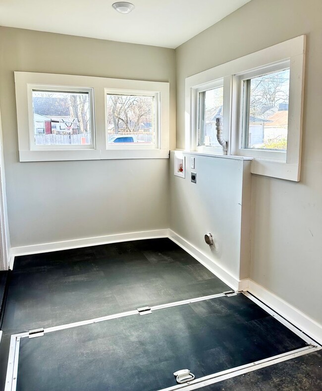 Building Photo - Updated 2-Bedroom Home with Modern Upgrade...