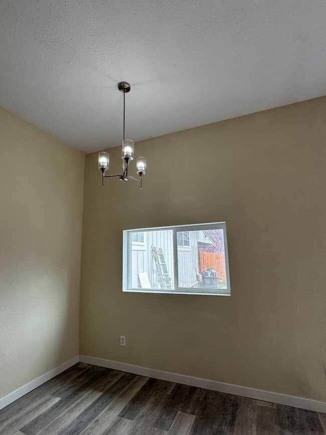 Building Photo - 902 S 29th Ave