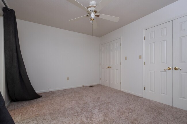 Building Photo - 222 Frazier Ln