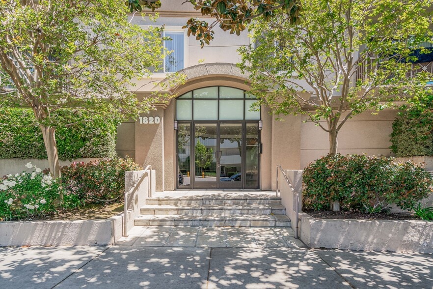 Building Photo - 1820 S Beverly Glen Blvd