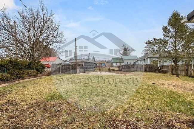 Building Photo - AVAILABLE NOW CRESTLINE HOME