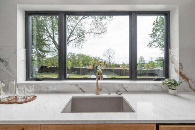 Building Photo - 2777 Donna Dr