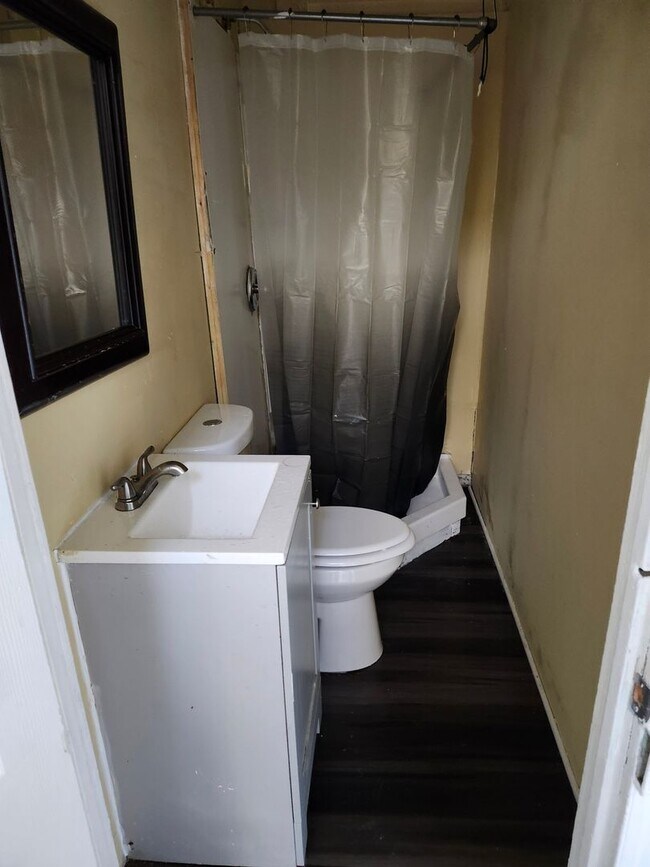 Building Photo - Charming 3BR Townhome in Baltimore