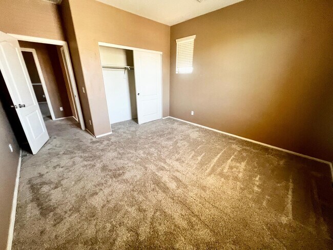 Building Photo - 879 E Stottler Dr