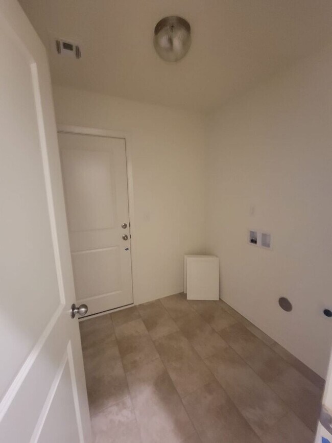 Building Photo - Brand new 4 Bed 2 Bath Simmons Home! Be th...