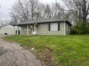 Building Photo - SINGLE FAMILY HOME DOWN THE STREET FROM WALMART