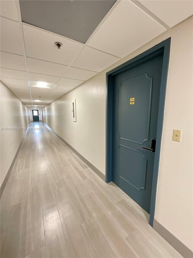 Building Photo - 919 Hillcrest Dr