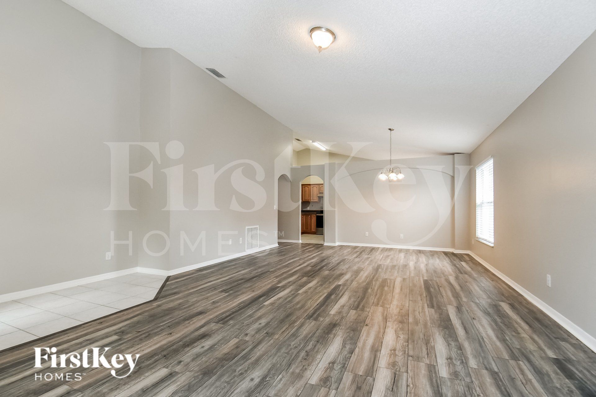 Building Photo - 707 Vía Milano