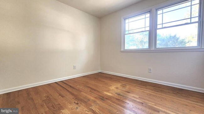 Building Photo - 356 Mockingbird Ave