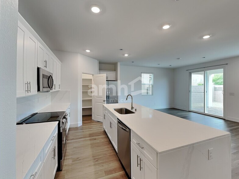 Building Photo - 8134 Winterfell Peak Ave