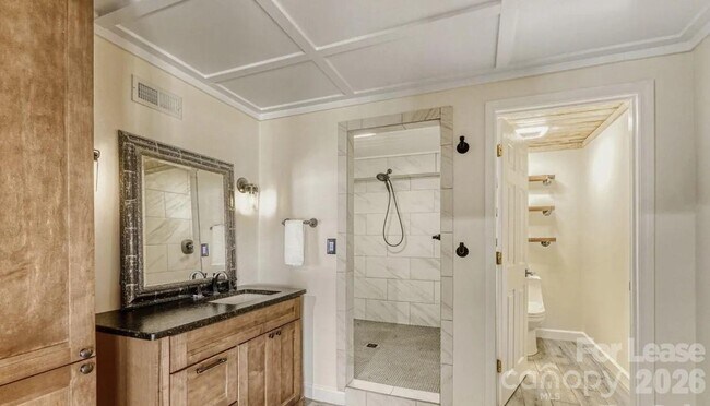 Building Photo - 120 Tall Oak Dr