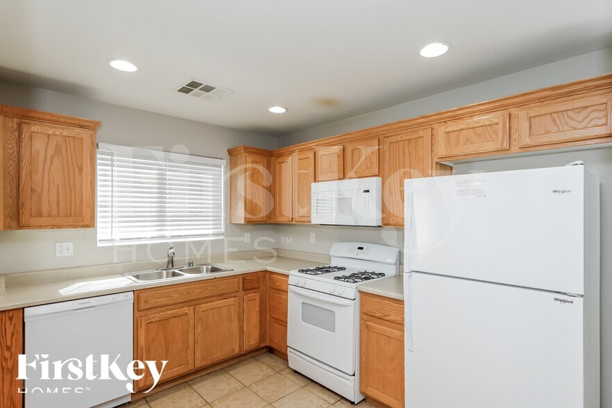 Building Photo - 6920 Dancing Cloud Ave